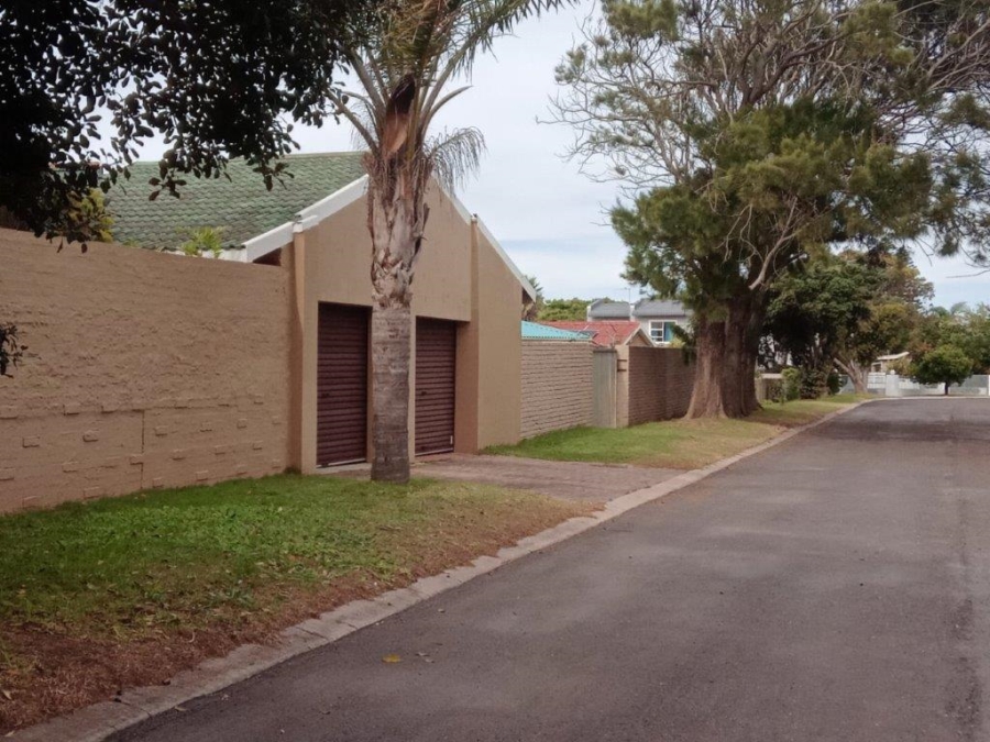 4 Bedroom Property for Sale in C Place Eastern Cape